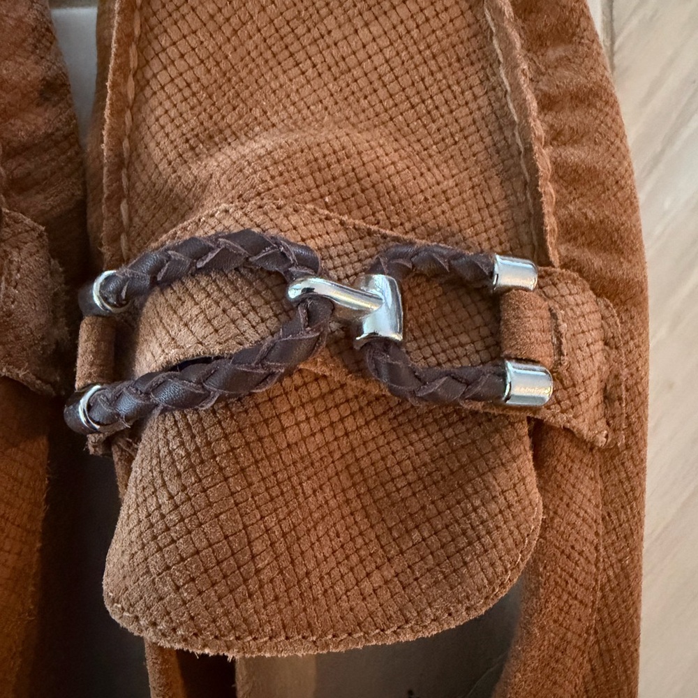 Tommy Bahama Men's Tan Loafers with Silver Accents - Picture 2 of 4